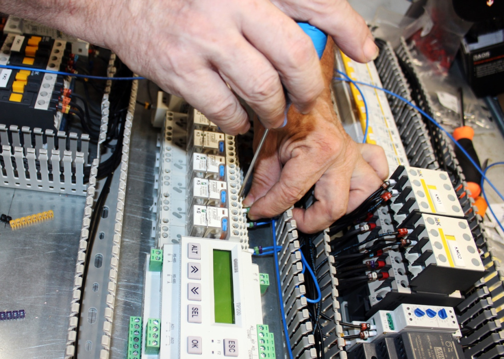 Нам нужны хорошие специалисты!